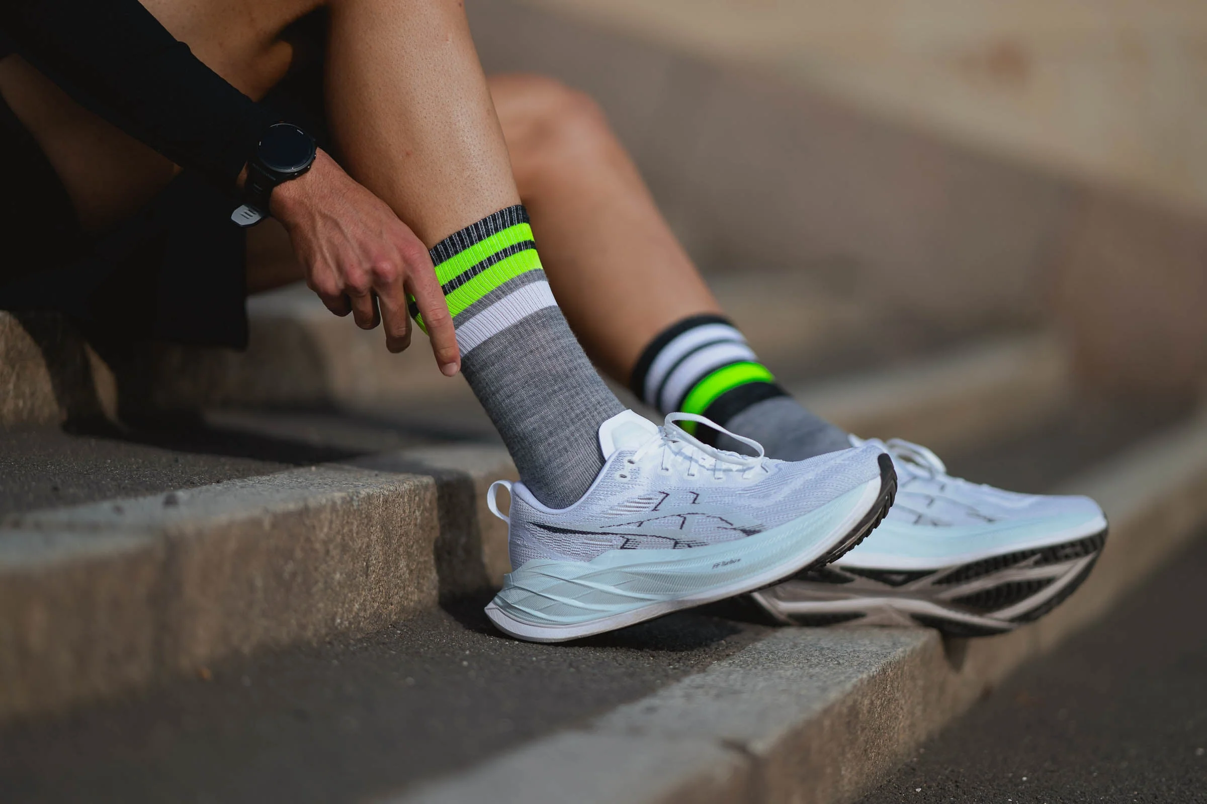 INCYLENCE MERINO STRIVE LIGHT GREY NEON GREEN - Image 3